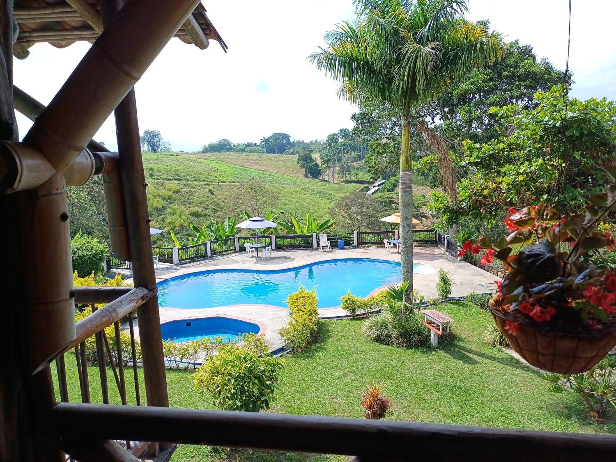 Finca Hotel Palmas Frente A Panaca Quimbaya Bagian luar foto